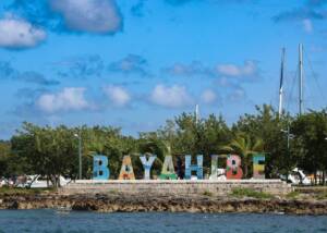 The bayahibe sign is next to the water.
