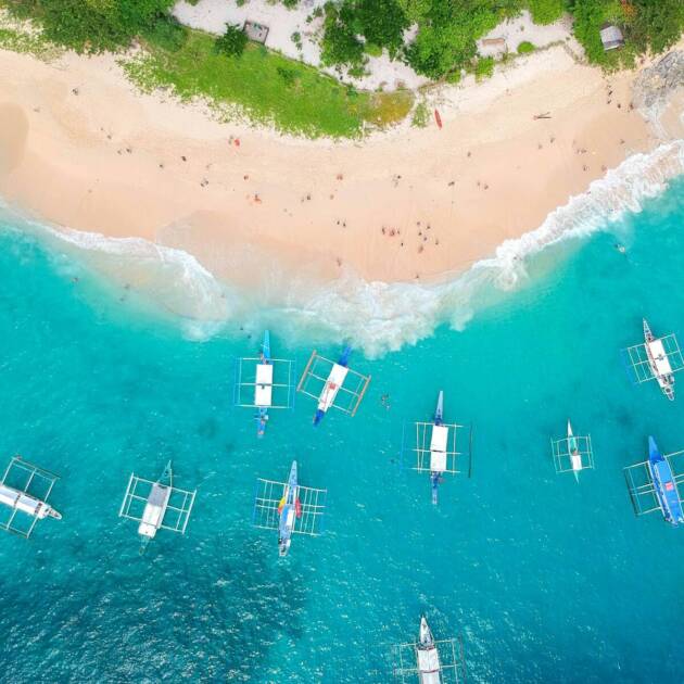 bird's-eye photography of boats on body of water near islet